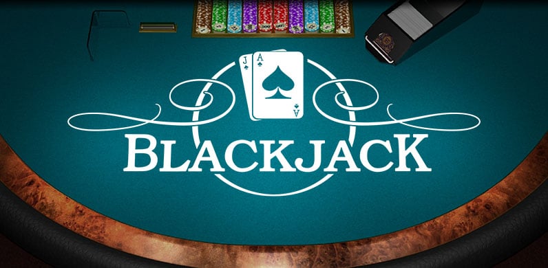 Sfondo del tavolo di blackjack con simboli italiani in un casino online